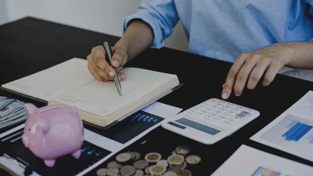 Saving Money in Singapore - ABM CREDITZ - Chinatown Money Lender